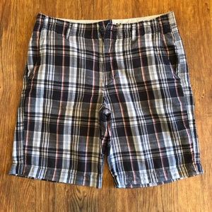 Men’s Old Navy Broken-In Khaki Shorts Size 32 Waist